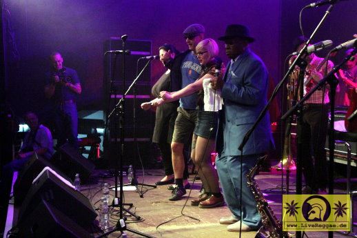 Roy Panton (Jam) and Yvonne with The Easy Snappers  18. This Is Ska Festival - Wasserburg, Rosslau 27.Juni 2014 (33).JPG